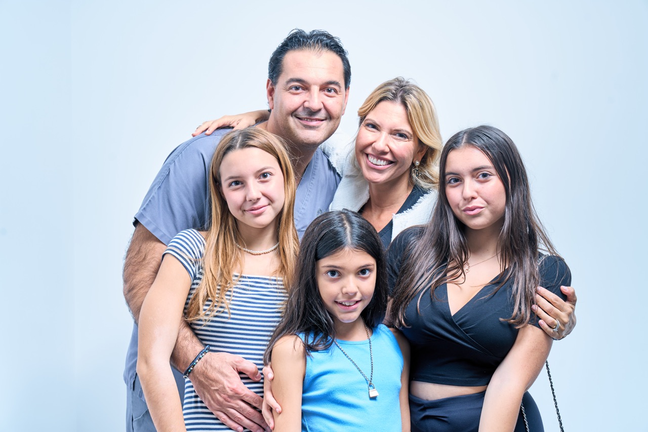 La famiglia del Dott. Francesco Saba nella clinica dentistica di Ladispoli - Ambiente familiare e accogliente